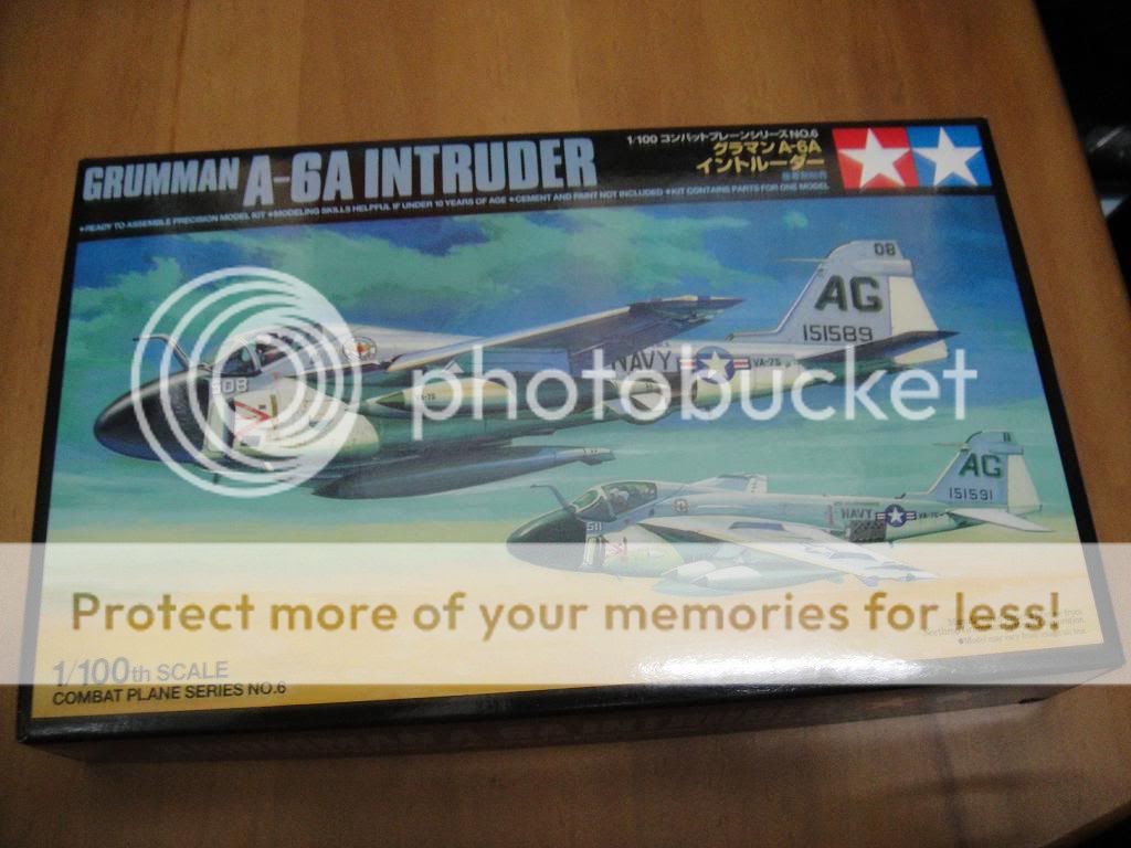 TAMIYA 61606 1/100 Grumman A A6 Intruder Plane  